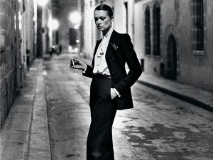 43747-Helmut_Newton_French_Vogue_Rue_Aubroit_Paris_1975