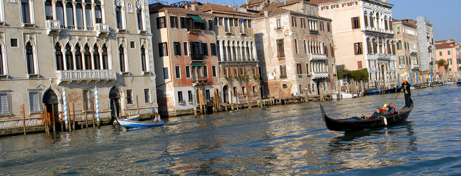 The Gran Canal seen from the Rialto bridge