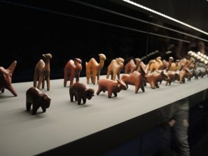 D. Hirst_Amìnimal figurines